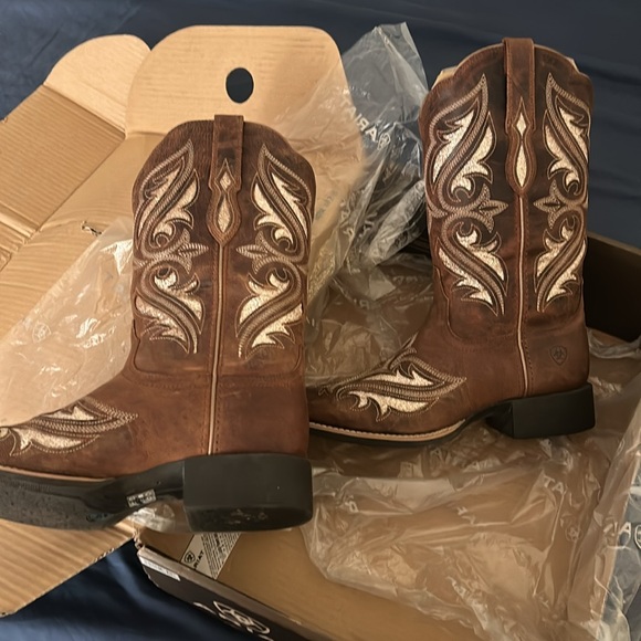 Ariat Brown Western Boots - Picture 3 of 7